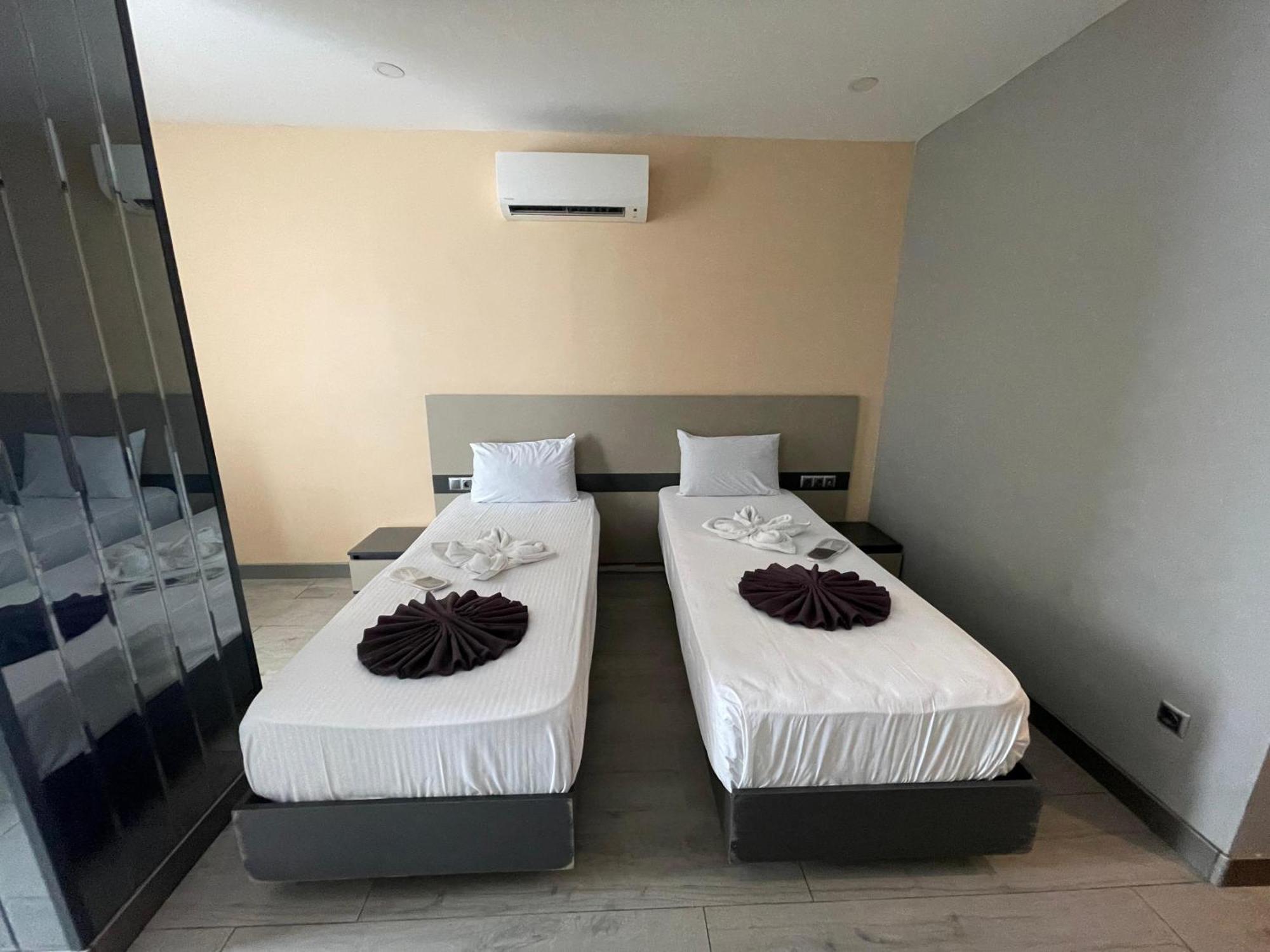 Agora Royal Hotel Istanbul Bagian luar foto